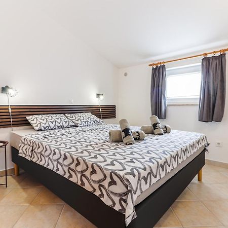 Sunshine Apartments Funtana With Balcony And Sea View エクステリア 写真