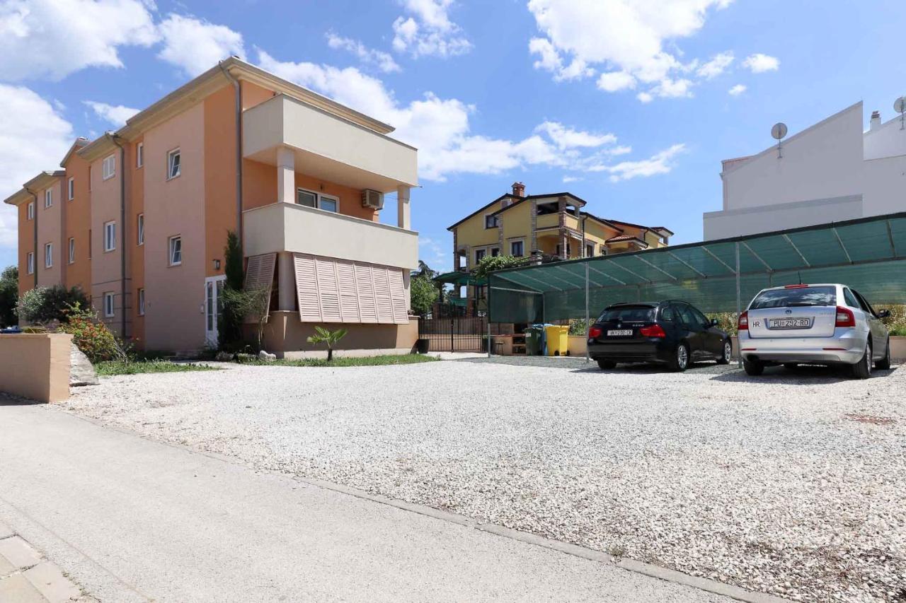 Sunshine Apartments Funtana With Balcony And Sea View エクステリア 写真