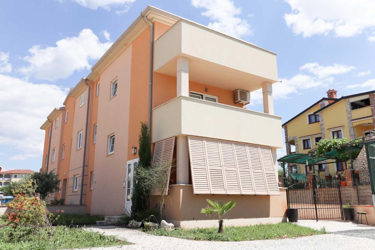 Sunshine Apartments Funtana With Balcony And Sea View エクステリア 写真
