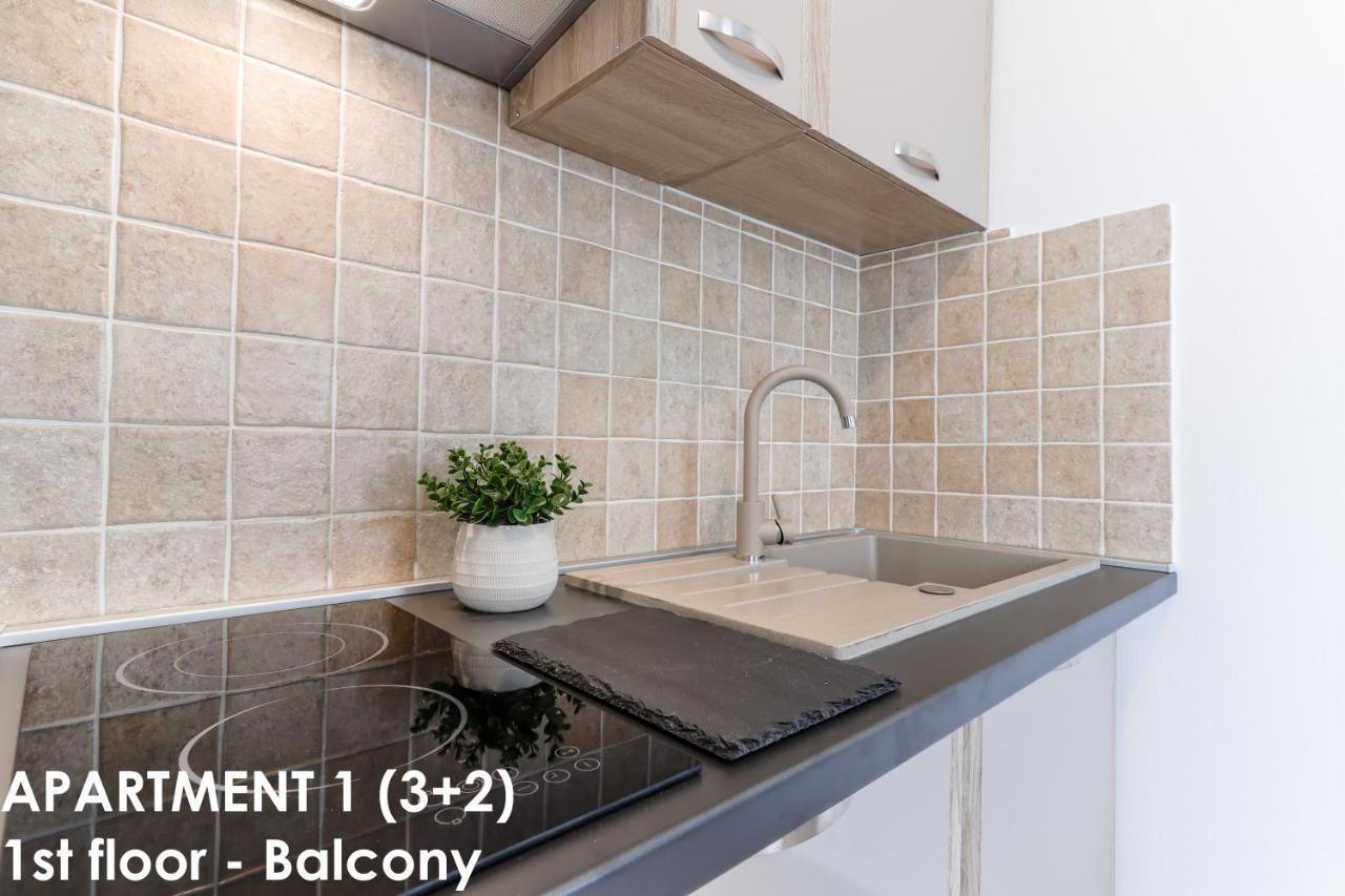 Sunshine Apartments Funtana With Balcony And Sea View エクステリア 写真