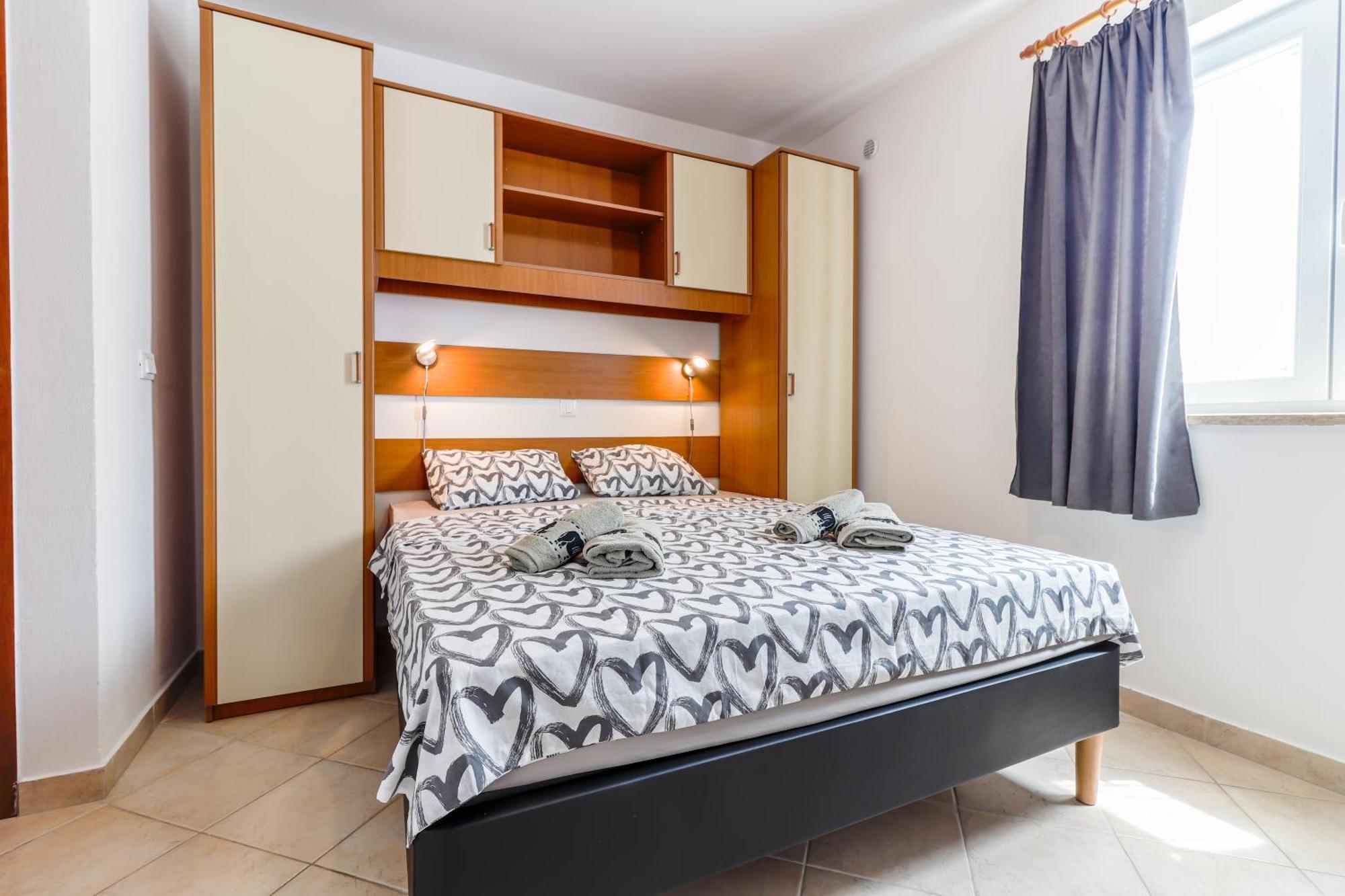 Sunshine Apartments Funtana With Balcony And Sea View エクステリア 写真